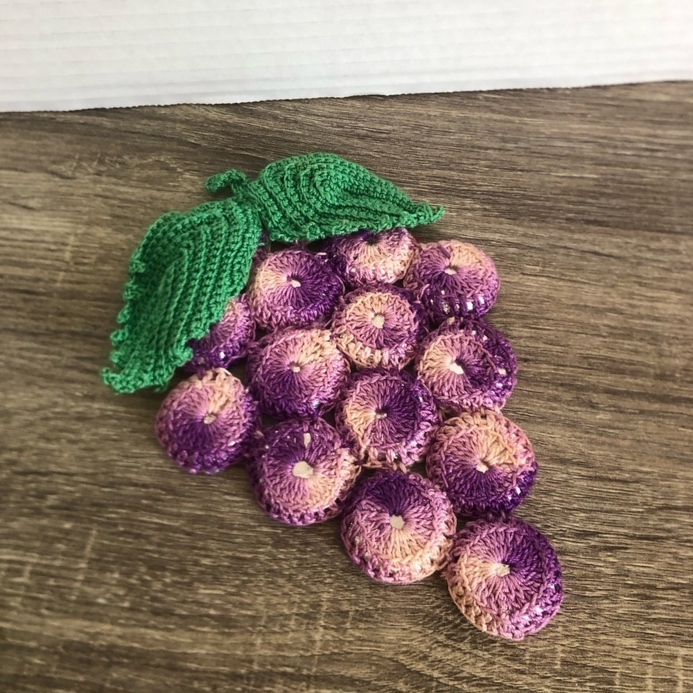 Vtg Handmade Crochet Grapes Trivet - Picture 3 of 10